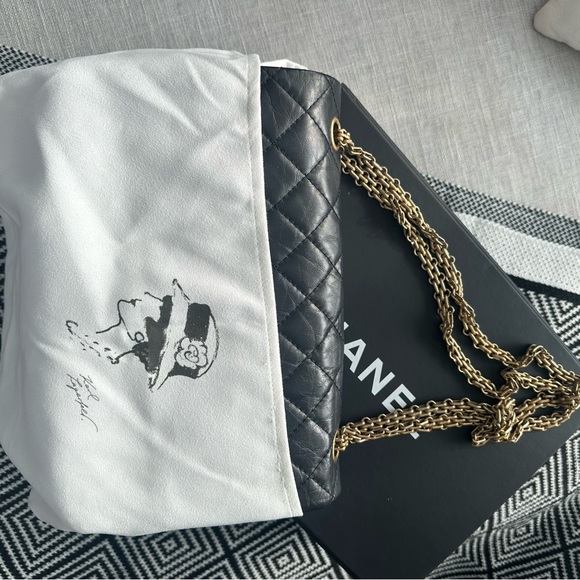 Authentic CHANEL 2.55 Reissue 227 Flap Black. Dust bag, authenticity card, box. - Picture 2 of 7